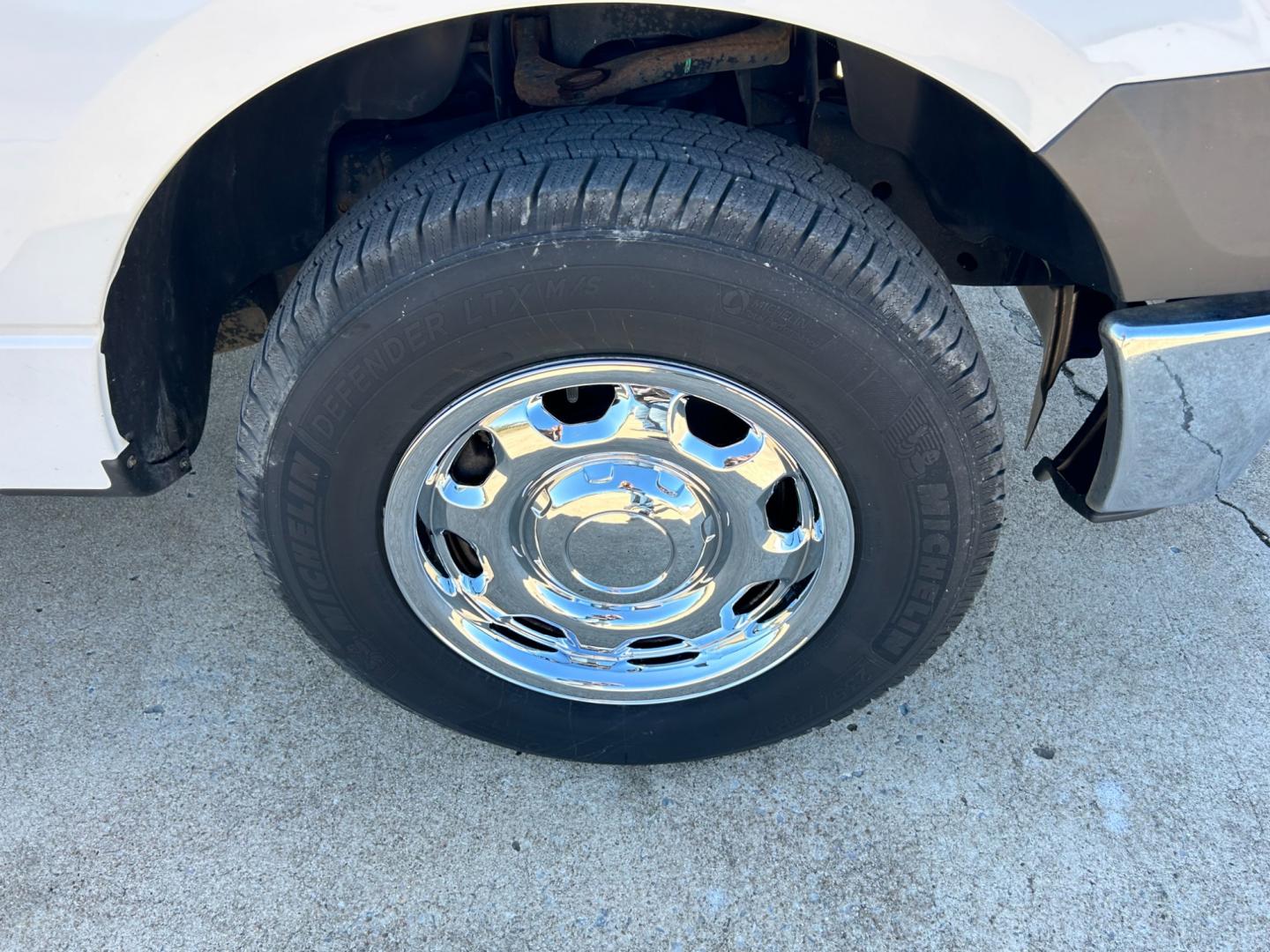 2014 White /Gray Ford F-150 XLT SuperCab 8-ft. Bed 2WD (1FTEX1CM9EK) with an 3.7L V6 DOHC 24V engine, 6-Speed Automatic transmission, located at 17760 Hwy 62, Morris, OK, 74445, (918) 733-4887, 35.609104, -95.877060 - 2014 FORD F-150 XLT SUPERCAB 8-ft. BED 2WD 3.7L V6 FEATURES KEYLESS REMOTE ENTRY, POWER LOCKS, POWER WINDOWS, AM/FM STEREO, SIRIUS XM STEREO, CD PLAYER, AUXILLARY PORT, HANDS-FREE BLUETOOTH CALLING, CRUISE CONTROL, TRACTION CONTROL, MULTI-FUNCTIONING STEERING WHEEL CONTROLS. HAS 169,145 MILES WITH 2 - Photo#25